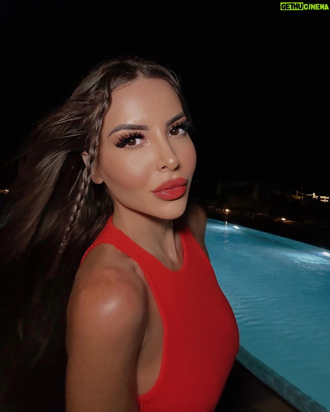 Maria Luisa Jacobelli Instagram - Red lips and fun trips 💋 Taormina