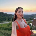 Maria Luisa Jacobelli Instagram - Italy amore mio 🦋🍷🍝