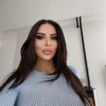 Maria Luisa Jacobelli Instagram - 𝘛𝘩𝘦𝘳𝘦 𝘪𝘴 𝘯𝘰𝘵𝘩𝘪𝘯𝘨 𝘱𝘳𝘦𝘵𝘵𝘪𝘦𝘳 𝘪𝘯 𝘵𝘩𝘦 𝘸𝘩𝘰𝘭𝘦 𝘸𝘰𝘳𝘭𝘥 𝘵𝘩𝘢𝘯 𝘢 𝘨𝘪𝘳𝘭 𝘪𝘯 𝘭𝘰𝘷𝘦 𝘸𝘪𝘵𝘩 𝘦𝘷𝘦𝘳𝘺 𝘣𝘳𝘦𝘢𝘵𝘩 𝘴𝘩𝘦 𝘵𝘢𝘬𝘦𝘴． Milan, Italy