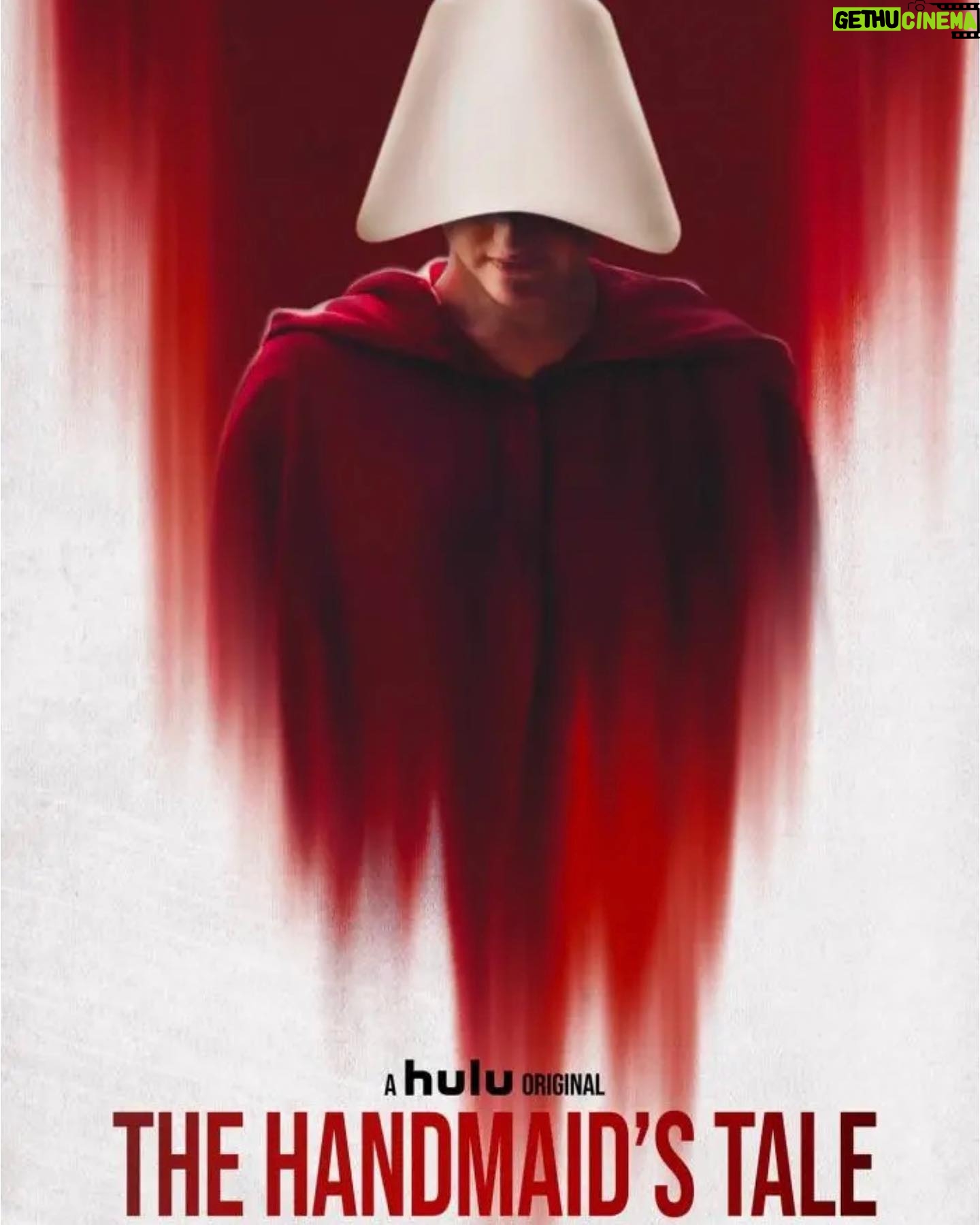 Maria Pinna Instagram - As coisas podem ficar ruins, mas o importante é não deixar que os bastardos acabem com você e continuar a luta! Assistam “The Handmaid’s Tale”. #thehandmaidstale