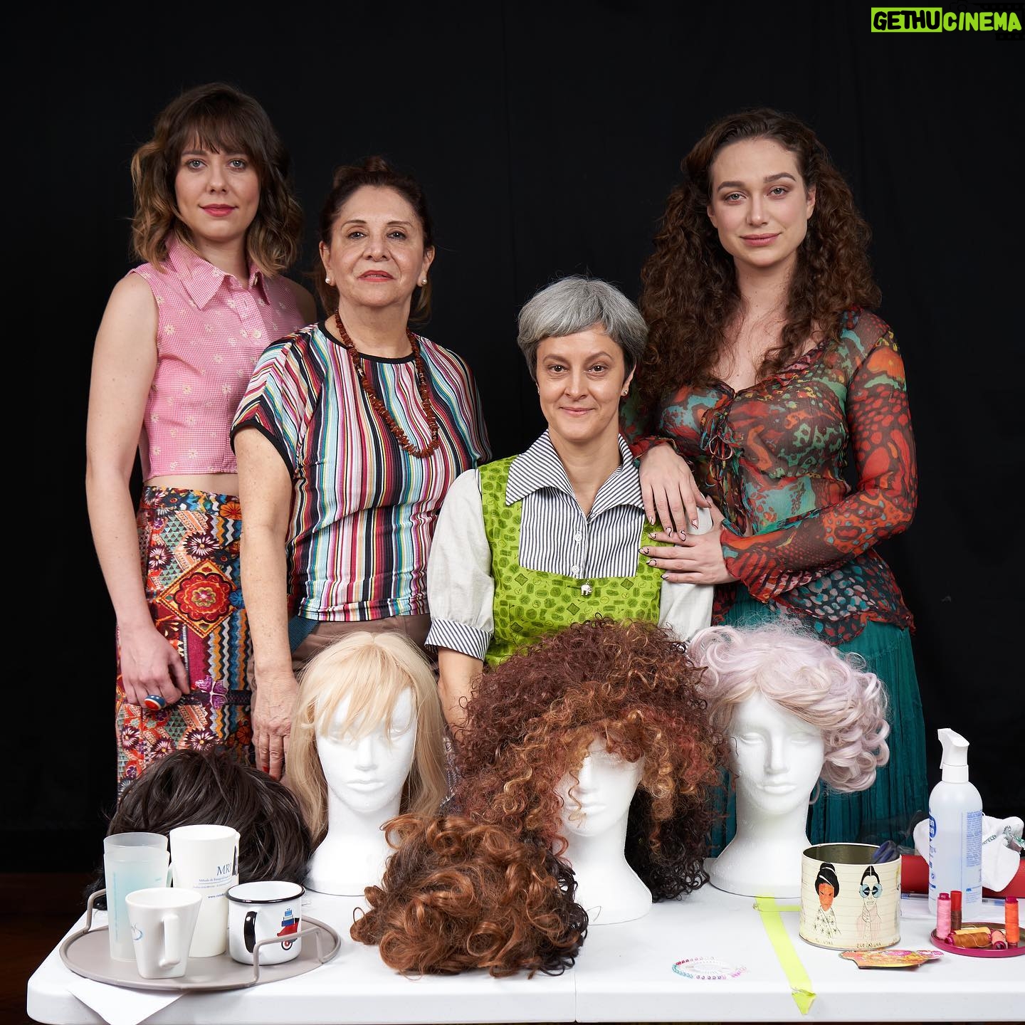 Maria Pinna Instagram - 🎭 BENDITAS MULHERES: @vera.mancini @claudiamissura @carolrainatto Eu amo vocês!!! Obrigada pelo encontro. ✊🏼 Texto: @celiaforte Direção: @eliasandreato16 Assistente de direção: @rodrigochueri Figurino: @marichilene Produção: @morenteforte @selmamorente @benditasmulheresnoteatro #benditasmulheresnoteatro