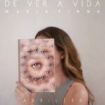 Maria Pinna Instagram - Me lembro que eu odiei geometria. Achei difícil, inútil. E cheguei a dizer aquele clichê: ‘Pra quê? Não vou usar nunca!’ Aí a gente cresce e vê que a geometria foi feita pra vida adulta. Fotografia @verenabaptista Design Gráfico @lau_csm