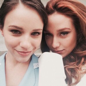 Maria Pinna Instagram - Laura e Regina! 
🚿 e 🔥
Saudades da Regina, da Laura… e da Camila também! @demamancamila