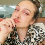 Maria Pinna Instagram - Fiquei um nojo de bonita com essa make @larissamanoela afff 🤤 #fabulouseyeshadowpalette