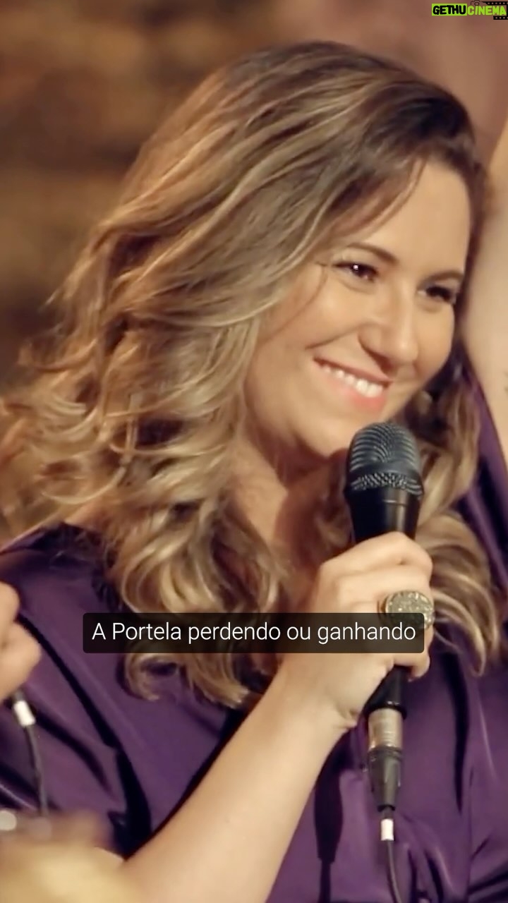 Maria Rita - 15K Likes - hoje é dia de celebrar o talento e a musicalidade do meu querido @diogonogueira_oficial! feliz aniversário! tenho muito orgulho de poder te chamar de meu parceiro e desejo que sua voz ressoe cada vez mais longe e continue emocionando o público… muito axé! 🌿💙🌿
#PraTodosVerem Maria Rita e Diogo Nogueira cantando juntos no estúdio do programa Samba na Gamboa que reproduz um ambiente de uma roda de samba em um bar