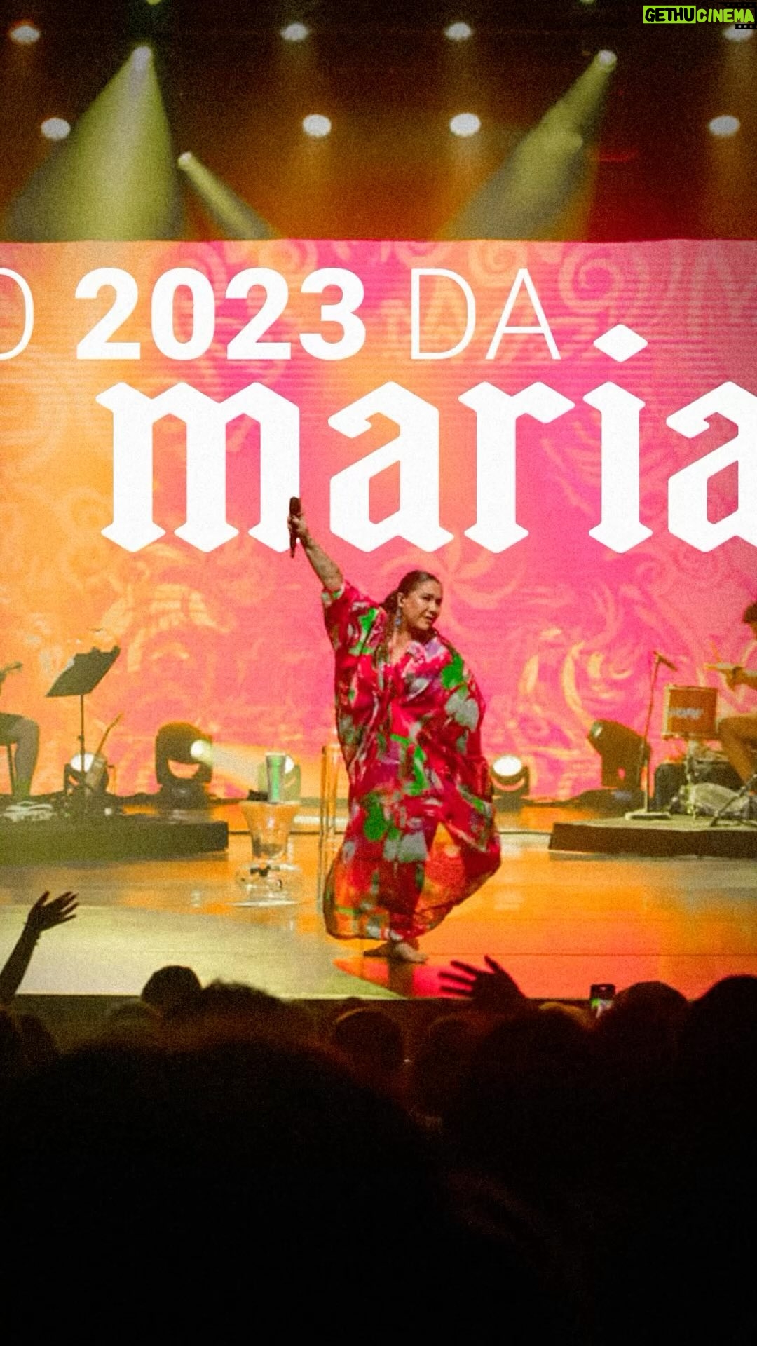 Maria Rita Instagram - Qual foi seu momento favorito com a patroa em 2023? #EMR #PraTodosVerem Sequência de fotos e vídeos de Maria Rita em 2023 com o texto O 2023 da Maria Posse do Lula Lyric video de Por Vezes Participação em vários festivais pelo Brasil Com direito a um show único no The Town Bloco da Maria no Carnaval Lançamento do audiovisual Samba da Maria Homenagem a Paulinho da Viola Samba da Maria no Anhangabaú Indicação ao Grammy Latino Gravação com Thiaguinho Evento do Grammy Latino E muito mais!