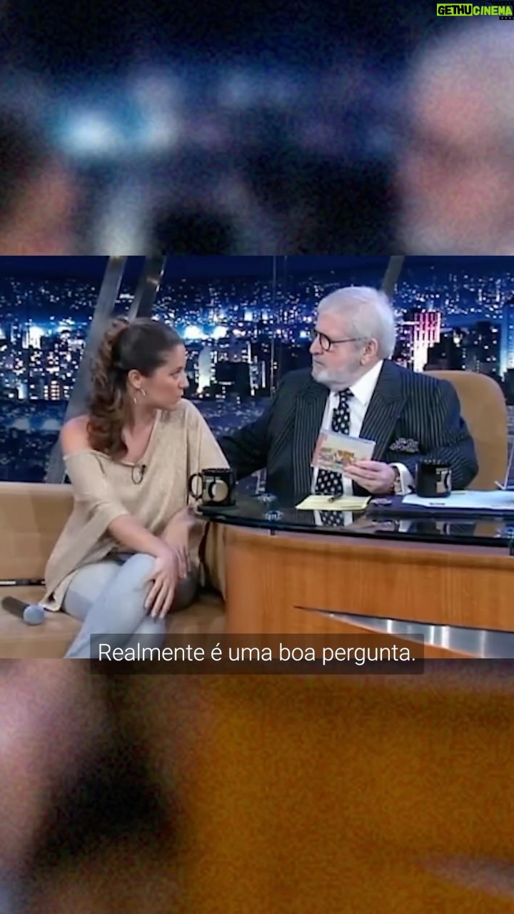 Maria Rita - 9.2K Likes - a falta que eu sinto de sentar nesse sofá do lado dele e falar, e ouvir tantas histórias, tanta experiência, sempre genial, carinhoso e muito antenado! que falta você faz jô…
#PraTodosVerem Maria Rita em 2007 sentada no sofá ao lado de Jô Soares durante uma entrevista