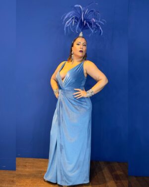 Maria Rita Instagram - A patroa muito maravilhosa para o @camaroteportela ontem! 💙🤍💙🦅

Quem aqui também curtiu os desfiles? #EMR

Look: @ricardodosanjos