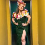 Maria Rita Instagram - Brilho, cores e muita folia! A patroa desfilando esse belo look de Carnaval com todo o amor e alegria que essa festa merece. #EMR Look: @ricardodosanjos