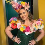 Maria Rita Instagram - Brilho, cores e muita folia! A patroa desfilando esse belo look de Carnaval com todo o amor e alegria que essa festa merece. #EMR Look: @ricardodosanjos