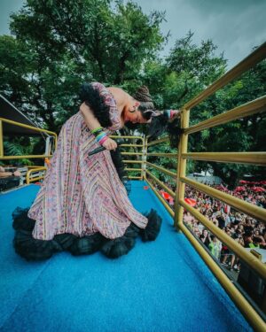 Maria Rita Instagram - Bloco da Maria foi pura energia, sorrisos e muito samba até o último segundo.

Obrigada a todos que fizeram dessa uma festa inesquecível! ❤️

Quem aí já conseguiu curar a ressaca? 🤭

#EMR

📸 @blackops.mov 

#PraTodosVerem as fotos possuem texto alternativo.
