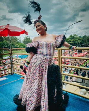 Maria Rita Instagram - Bloco da Maria foi pura energia, sorrisos e muito samba até o último segundo.

Obrigada a todos que fizeram dessa uma festa inesquecível! ❤️

Quem aí já conseguiu curar a ressaca? 🤭

#EMR

📸 @blackops.mov 

#PraTodosVerem as fotos possuem texto alternativo.