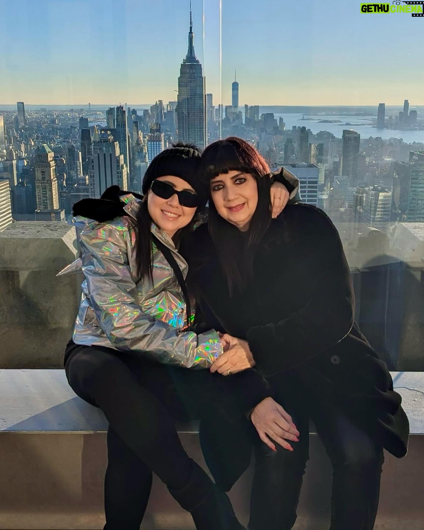Mariana Botas Instagram - See u at the🔝 . . .@topoftherocknyc @rockefellercenter @nyctourism . . #nyc #topoftherock #takemeback #memories #travel #lifestyle #sunset #2024