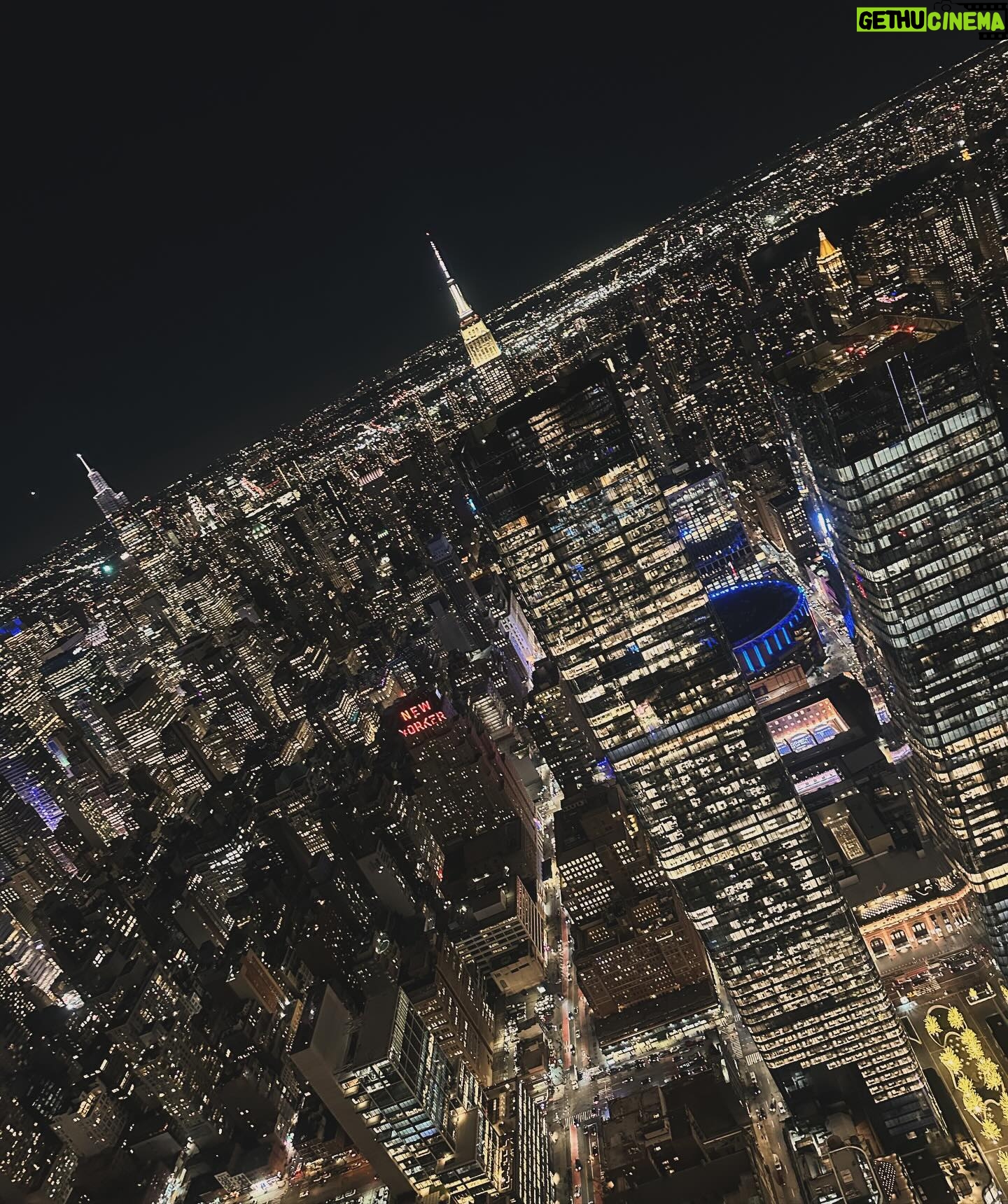 Mariana Botas Instagram - The city that never sleeps 🌃… @edgenyc @nyctourism . . . #nyc #citythatneversleeps #newyork #travel #lights #lifestyle #edgenyc #night #nightlife