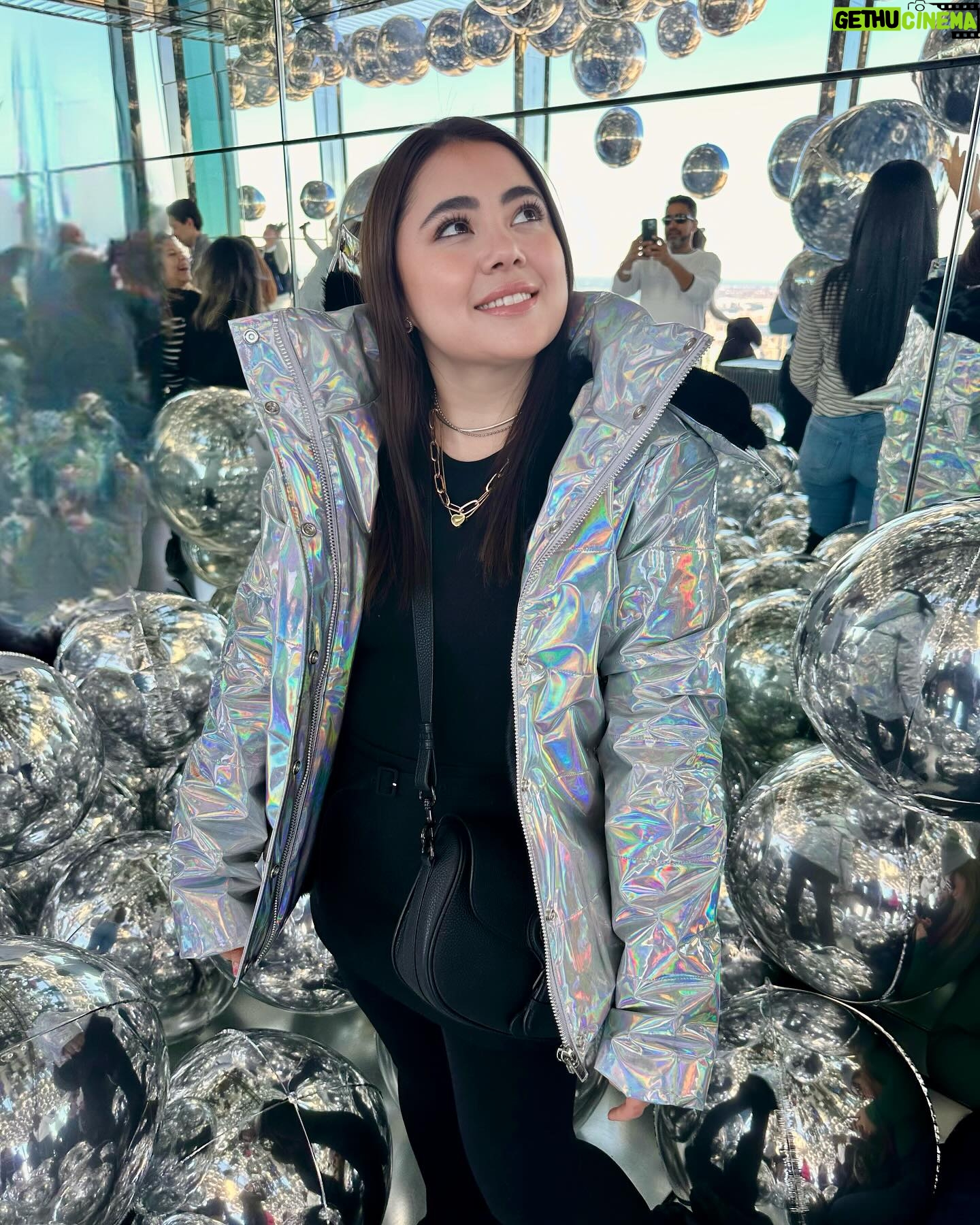 Mariana Botas Instagram - Shining, shimmering, splendid… 🪩🪩🪩 @summitov . . . #summit #nyc #travel #lifestyle #ootd #vacay #grateful #happy