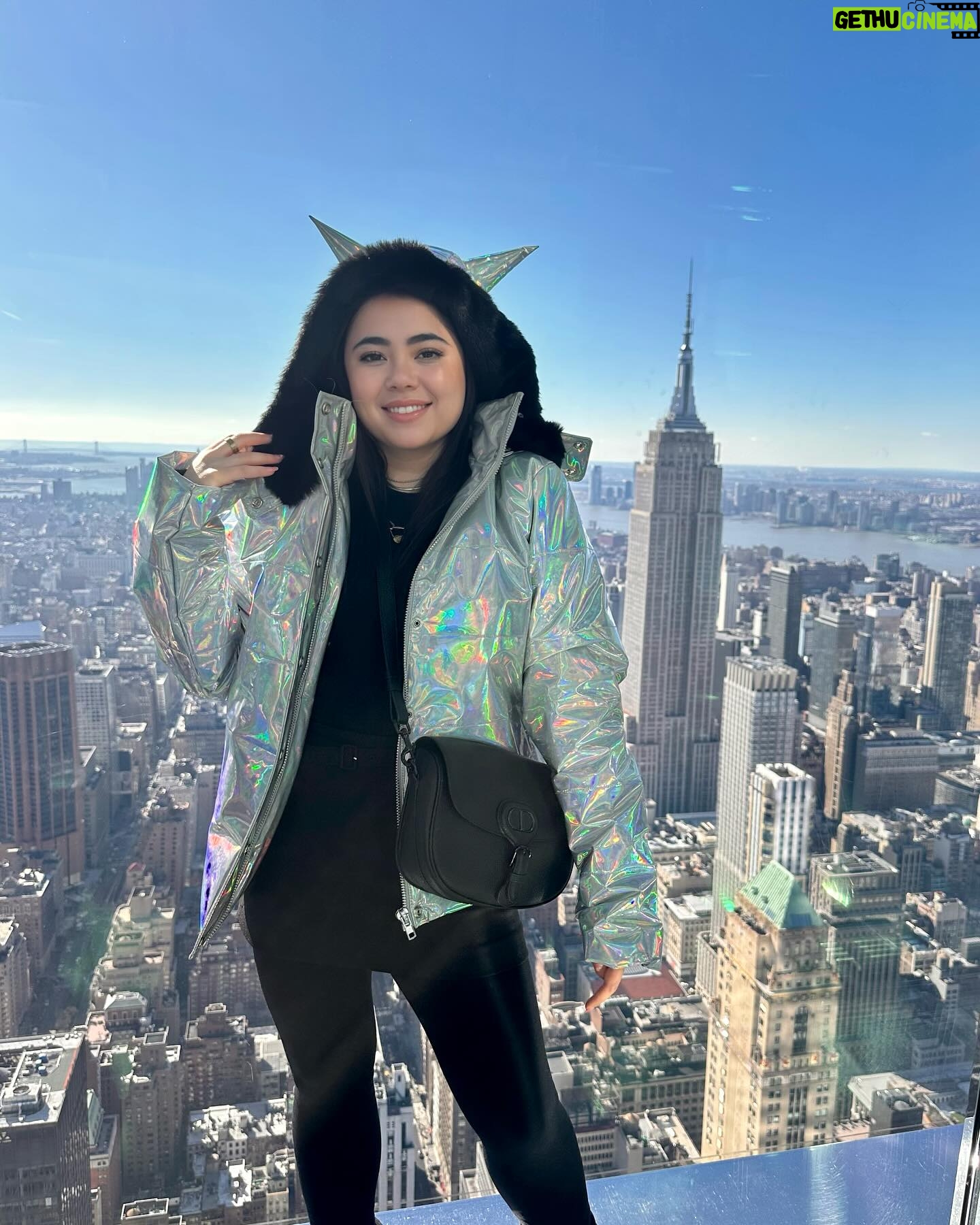 Mariana Botas Instagram - Shining, shimmering, splendid… 🪩🪩🪩 @summitov . . . #summit #nyc #travel #lifestyle #ootd #vacay #grateful #happy