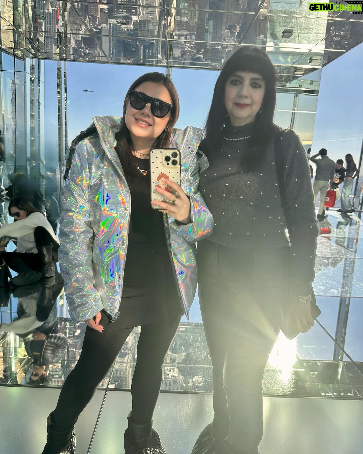Mariana Botas Instagram - Shining, shimmering, splendid… 🪩🪩🪩 @summitov . . . #summit #nyc #travel #lifestyle #ootd #vacay #grateful #happy