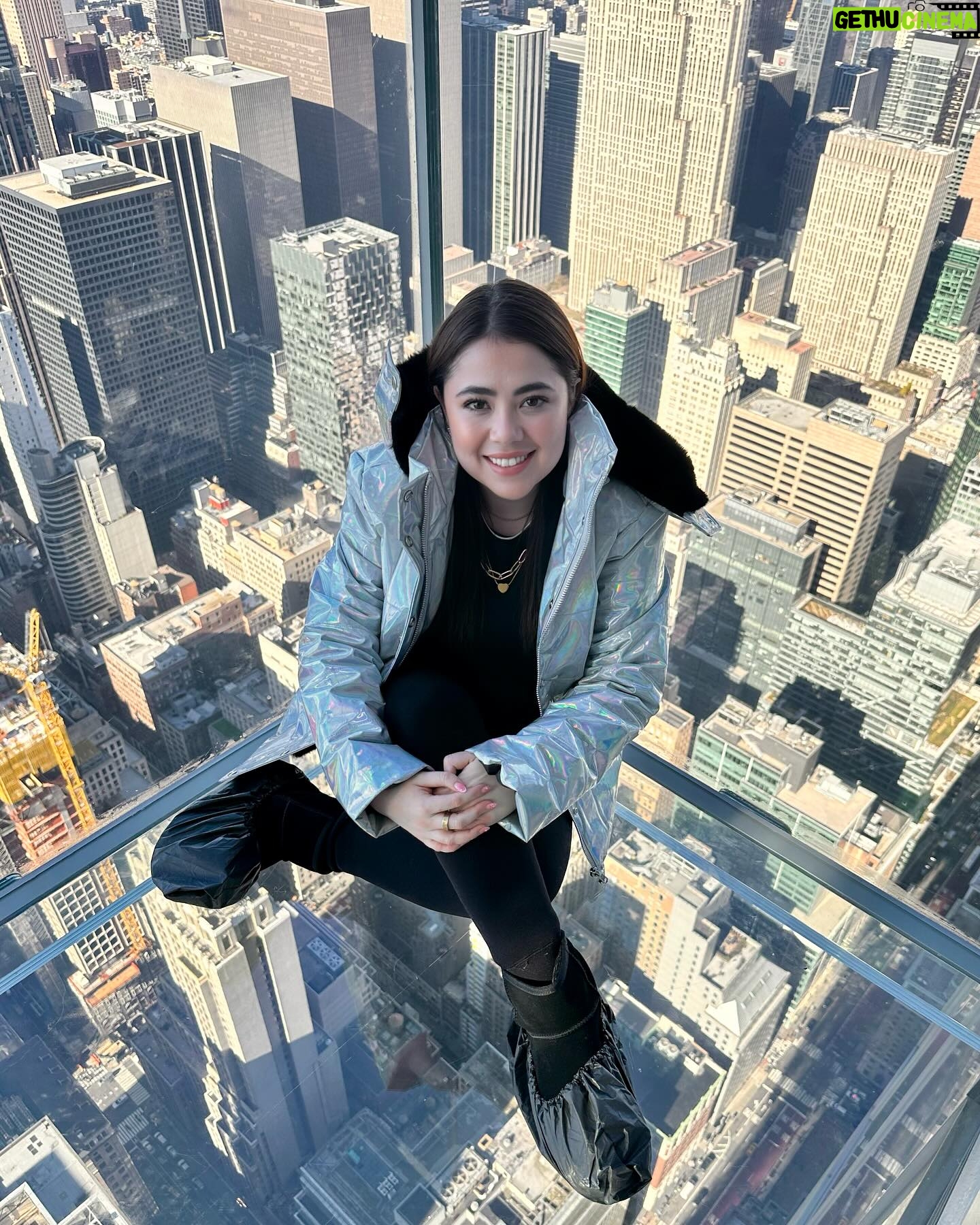 Mariana Botas Instagram - Shining, shimmering, splendid… 🪩🪩🪩 @summitov . . . #summit #nyc #travel #lifestyle #ootd #vacay #grateful #happy