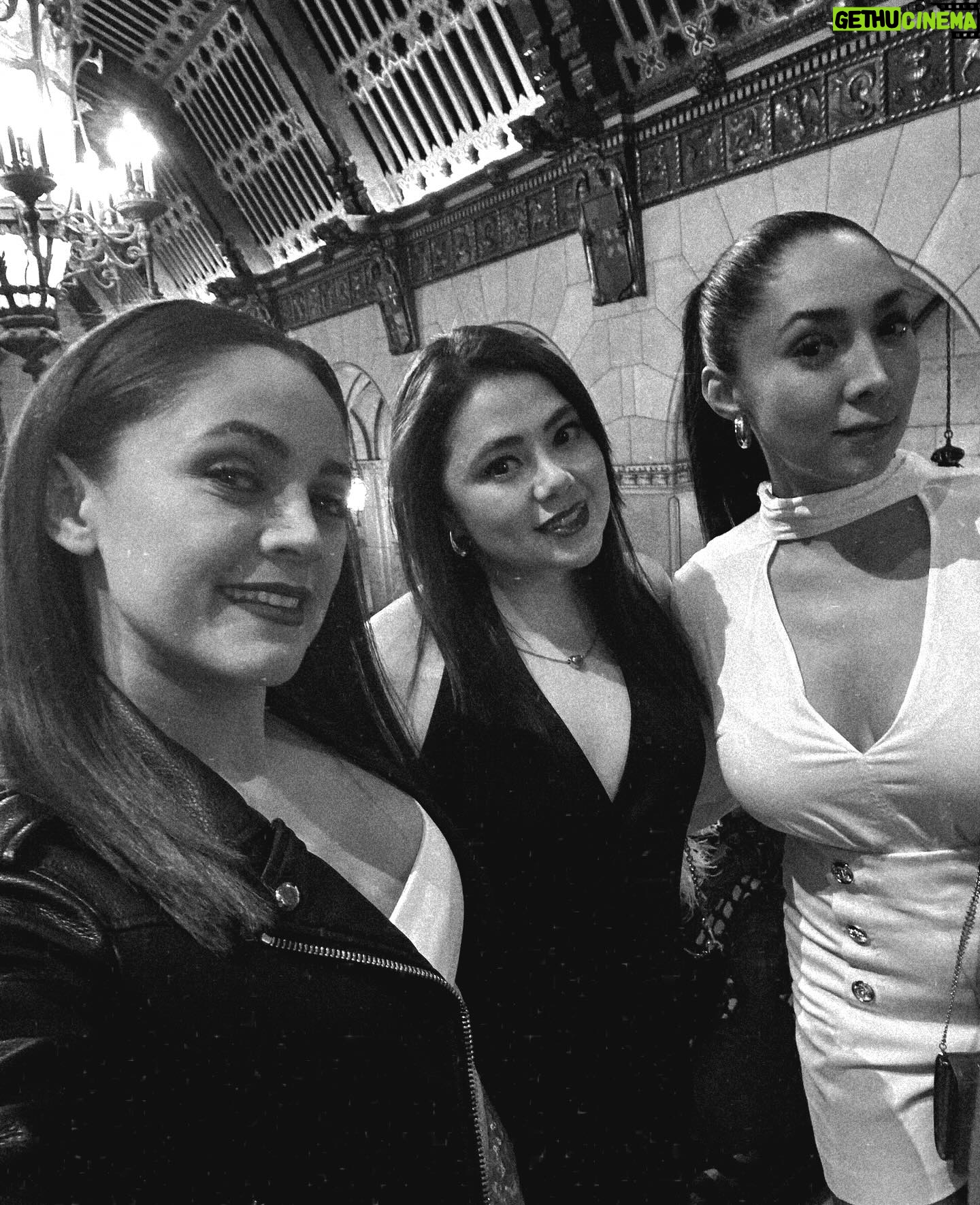 Mariana Botas Instagram - Otra noche en L.A. π₯³ππΎπ₯ . . . #losangeles #bdaygirl #friends #party #ootd #cheers #grateful #happy #thebestisyettocome #15minutos #nuncanosvamosair