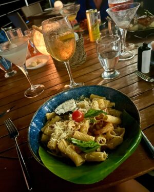 Mariana Botas Instagram - Más noches así 🙌🏻🍷💖🐶🏝️🍝