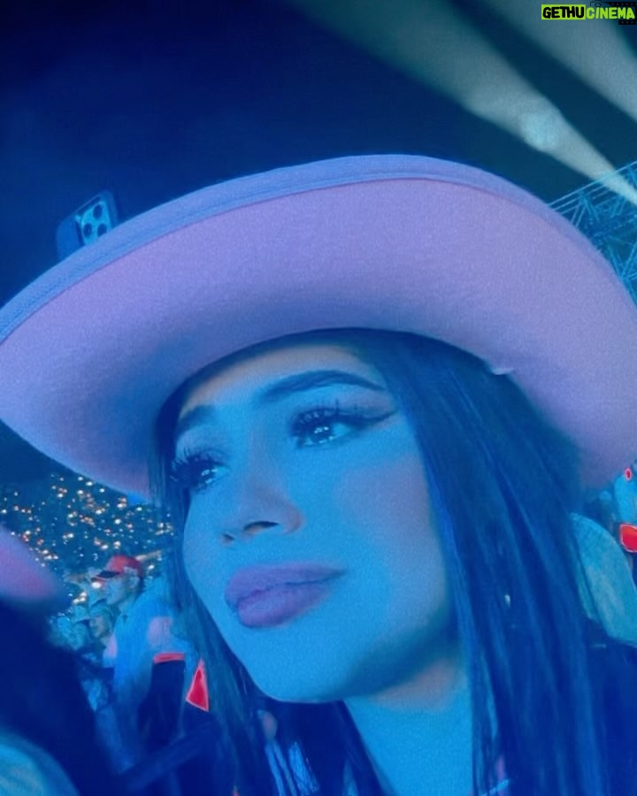 Mariana Ávila - 287.7K Likes - Mi día de ayer fue maravilloso🥺 cuando estaba pequeña RBD era mi obsesión, le prometí a Marianita algún día verlos cantando frente a mí. Gracias @rbd_musica por revivir esto 💕