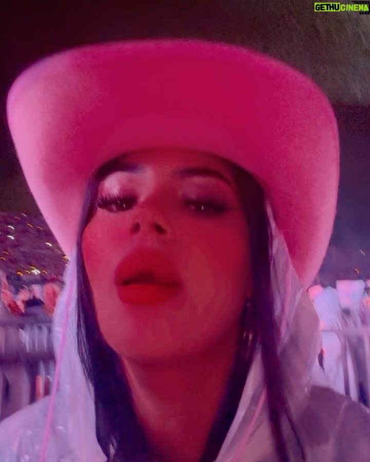 Mariana Ávila - 287.7K Likes - Mi día de ayer fue maravilloso🥺 cuando estaba pequeña RBD era mi obsesión, le prometí a Marianita algún día verlos cantando frente a mí. Gracias @rbd_musica por revivir esto 💕