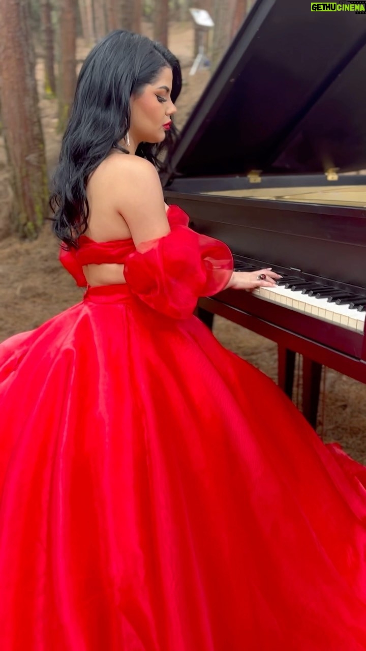 Mariana Ávila Instagram - -CORAZÓN DE ACERO- MAÑANA estará disponible en todas las plataformas digitales! 💎❤️