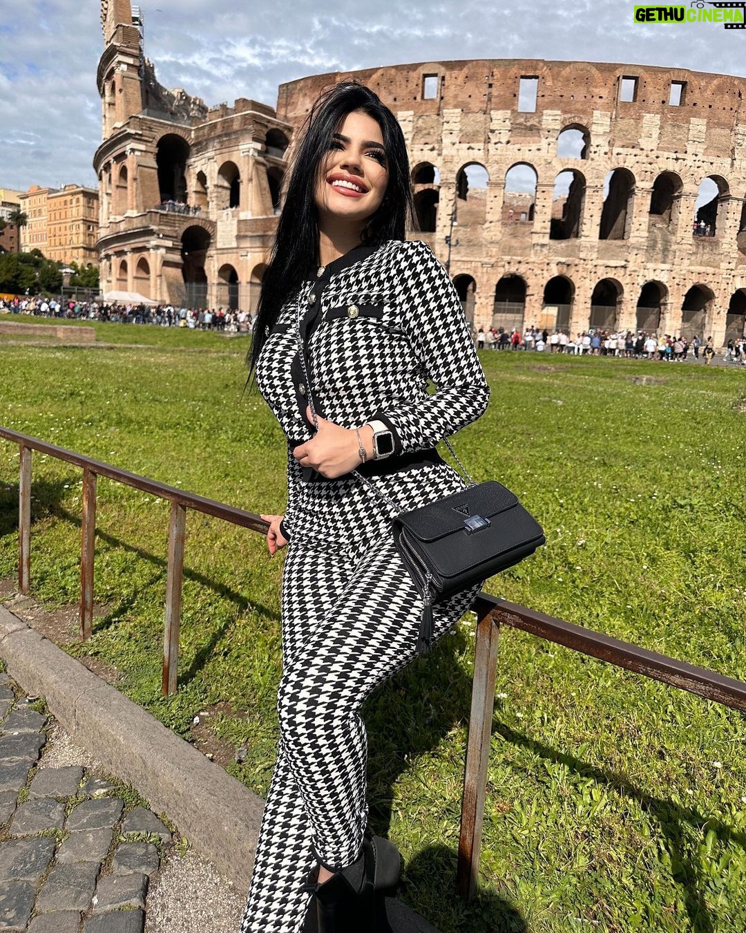 Mariana Ávila Instagram - Roma🥺✨ Roma, Italia