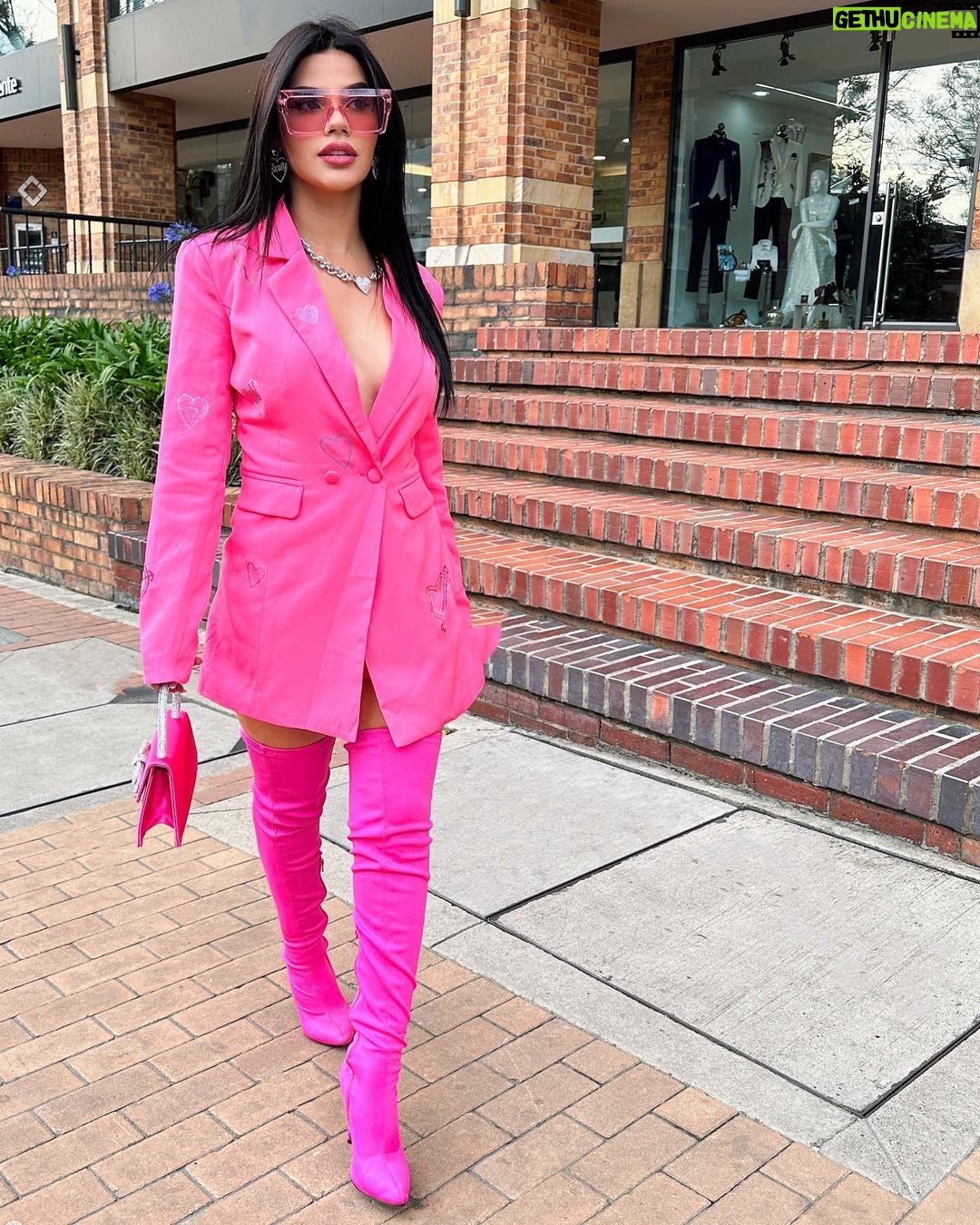 Mariana Ávila Instagram - Tratando de ser color en una ciudad un poco gris 💕 @FashionNova