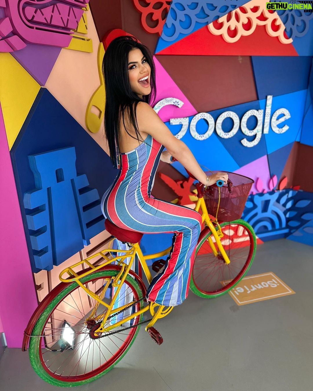 Mariana Ávila Instagram - Próximamente estaremos en esa pared de YouTube, lo decreto!!! 😍 Mexico City, Mexico