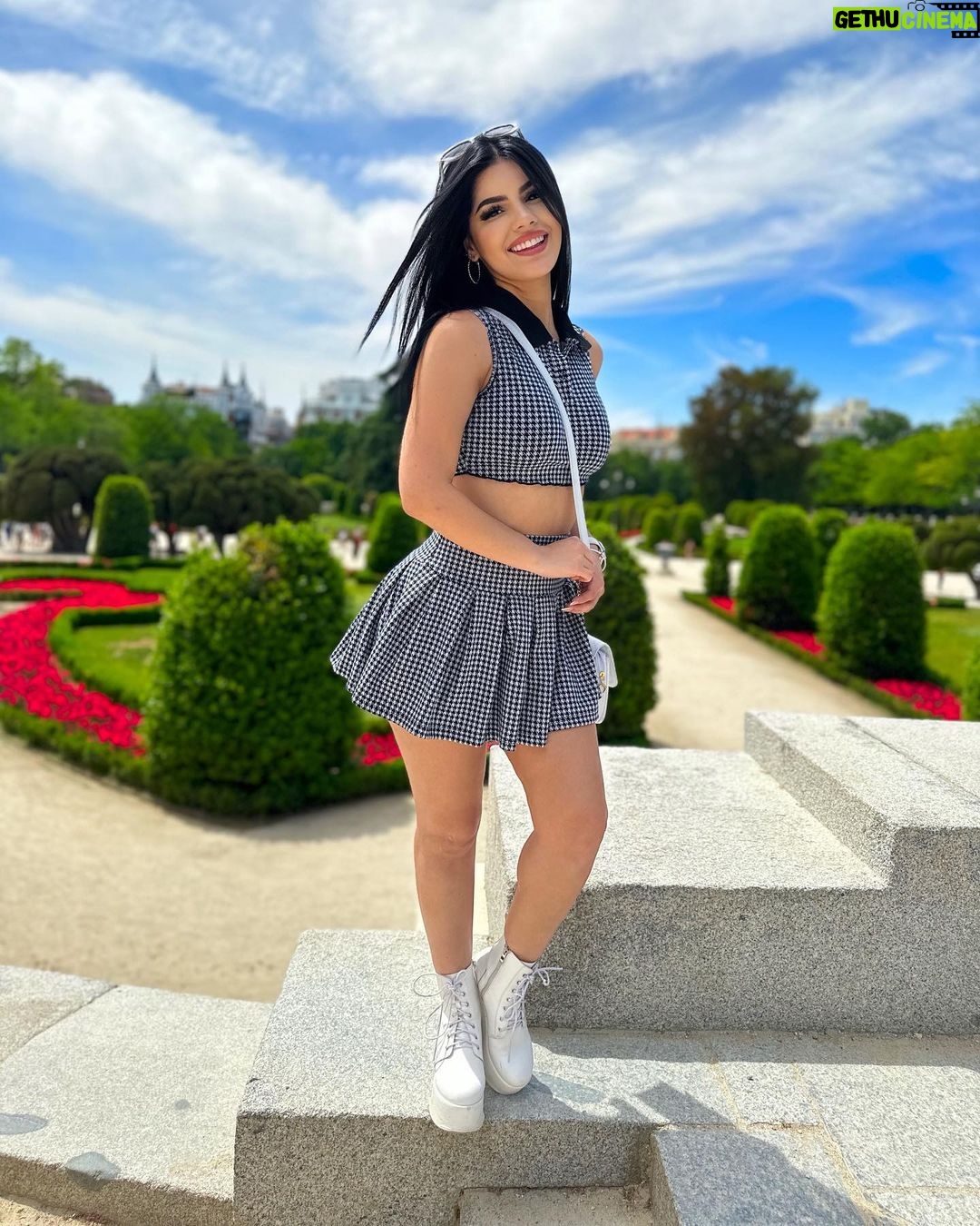 Mariana Ávila Instagram - Día soleado en 🇪🇸 ❤️ Madrid, Spain