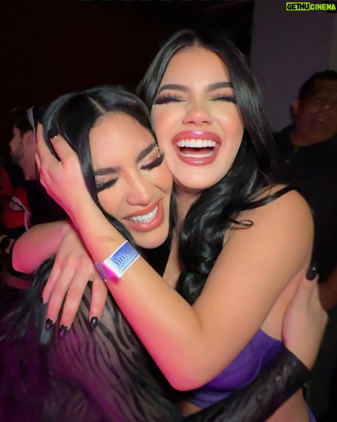 Mariana Ávila - 409K Likes - El concierto de @kimberly.loaiza y @juandediospantoja estuvo MEGA INCREÍBLE! De verdad súper recomendado ❤️ en YouTube ya les subí toda mi experiencia con ellos