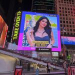 Mariana Ávila Instagram - Ganamos influencer latina del año! Gracias a todos por apoyarme, los amo muchísimo!!! Una vez más en el time square de Nueva York mi carita 🥺Gracias a @socialiteen por este premio 💕