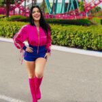 Mariana Ávila Instagram – Día de parque con colores de súper heroína 🦸‍♀️ @FashionNova