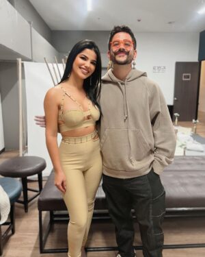 Mariana Ávila Instagram - Mi niña de 13 años hizo una promesa que algún día abrazaría a Camilo, y hoy lo cumplí. No te fallé Mariana. 🥺😭😍