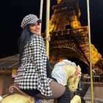Mariana Ávila Instagram - NUEVO VIDEO EN MI CANAL! Cayeron en una broma que les hice y ni siquiera se dieron cuenta jijijiji Paris Effiel Tower