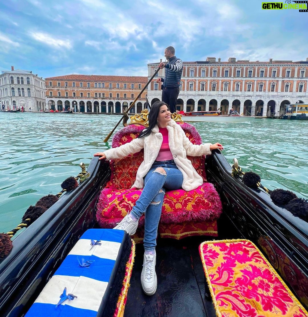 Mariana Ávila Instagram - Omg 😳 🛶 Venecia, Italia