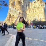 Mariana Ávila Instagram - Pedí el favor en twitter que me ayudaran a quitar la gente del fondo. Este fue el resultado: La Sagrada Familia Barcelona.