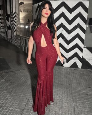 Mariana Ávila Instagram - Te amo Selena, el traje que toda mi vida había querido lucir❤️✨
 (puse hasta la curita en el dedo)