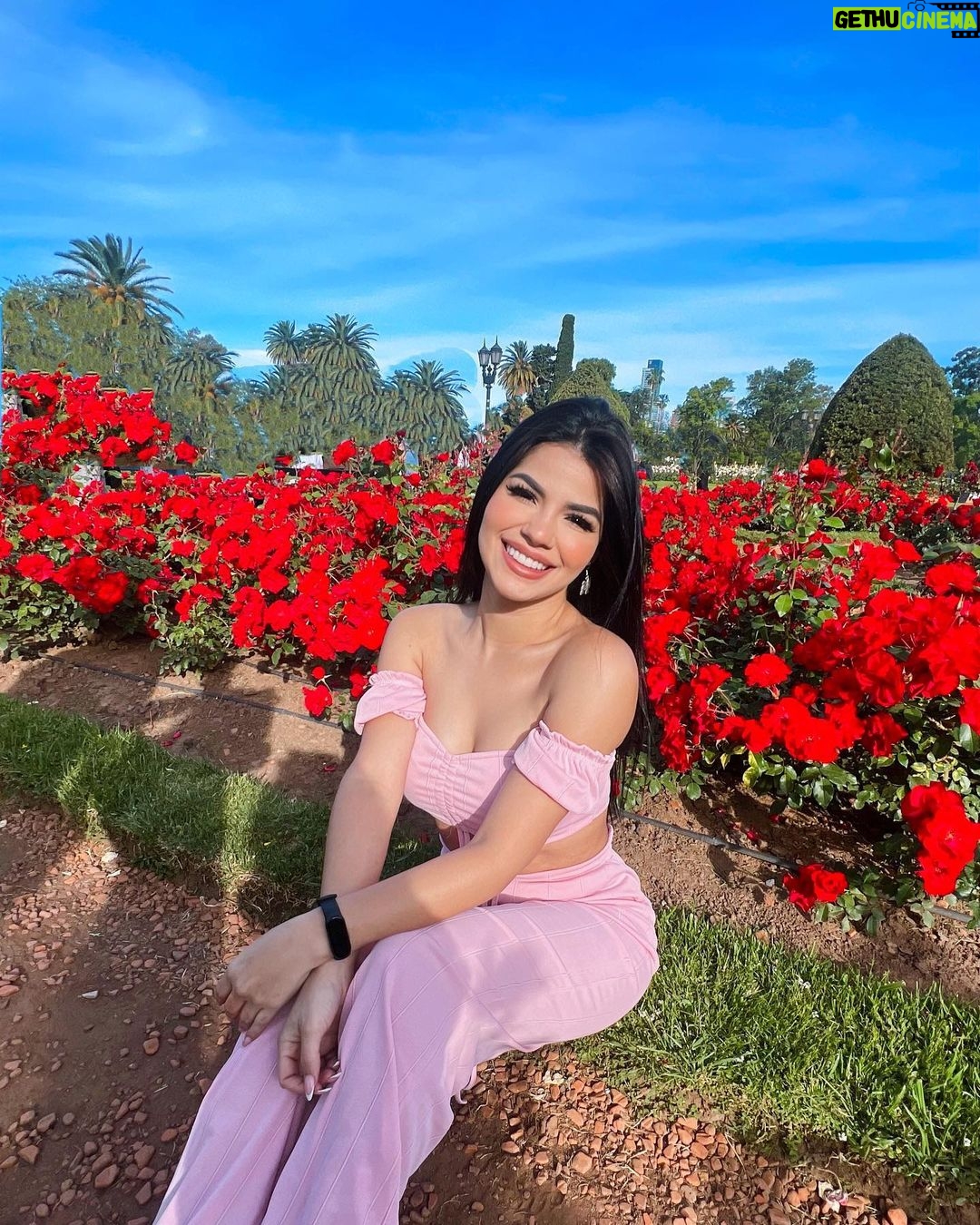 Mariana Ávila Instagram - Mi hermosa @soyauroraavila me tomó estas fotos con 4 añitos y ahí está la prueba. 😍 Bosques De Palermo