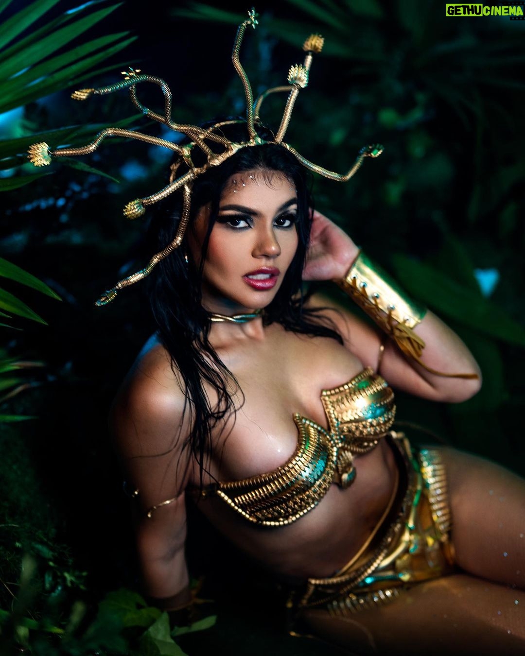 Mariana Ávila Instagram - 1 MILLÓN DE REPROS! ❤️ FUEGO está arrasando! 😍🔥
