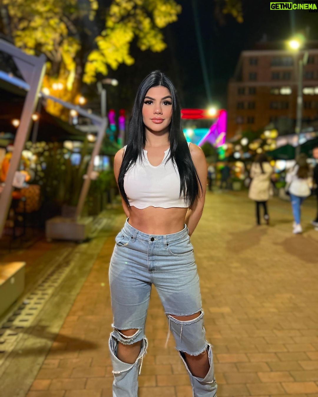 Mariana Ávila Instagram - Unas de anoche 🥰 I ♥ Bogotá