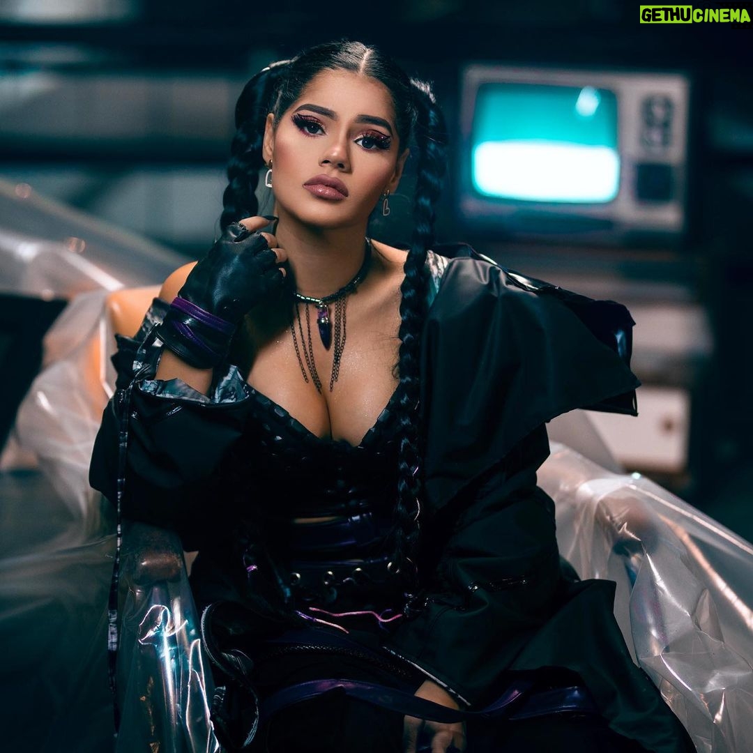 Mariana Ávila Instagram - NO FUE IGUAL disponible en todas las plataformas digitales. En mi canal de YouTube está el videoclip, compártelo mucho para que llegue a quien fue dedicada la letra… 😔