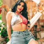 Mariana Ávila Instagram - Llegué a 15 millones en YouTube, cumplí años, fue navidad, y a mí se me olvida que soy creadora de contenido o qué? Se me olvida tomarme fotos 🥺