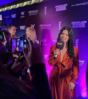 Mariana Ávila Instagram - Alfombra roja de los #peoplechoiceawards ✨✨ @eonlinelatino @peopleschoice