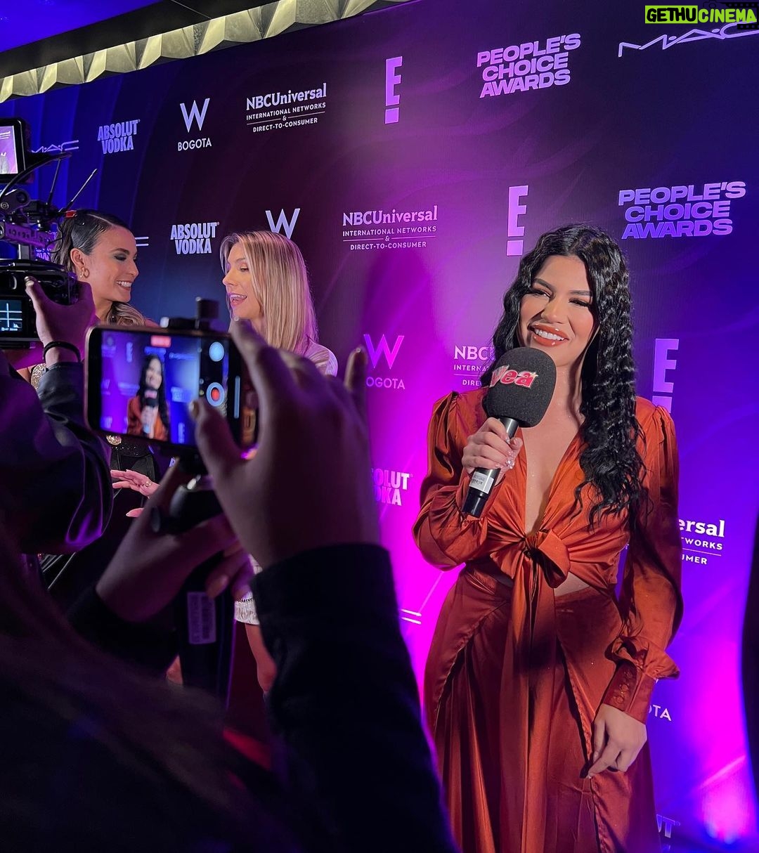 Mariana Ávila - 166.8K Likes - Alfombra roja de los #peoplechoiceawards ✨✨ @eonlinelatino @peopleschoice