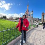 Mariana Ávila Instagram - Instagram no recomienda a nadie pero aquí sigo como loca en relación toxica tratando de rescatar esta red social. Una vez más en Disney porque me gustó y ya pues. 🤷🏻‍♀️ Disneyland Paris