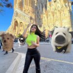 Mariana Ávila Instagram - Pedí el favor en twitter que me ayudaran a quitar la gente del fondo. Este fue el resultado: La Sagrada Familia Barcelona.