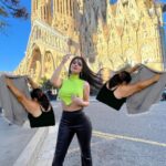 Mariana Ávila Instagram - Pedí el favor en twitter que me ayudaran a quitar la gente del fondo. Este fue el resultado: La Sagrada Familia Barcelona.