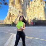 Mariana Ávila Instagram - Pedí el favor en twitter que me ayudaran a quitar la gente del fondo. Este fue el resultado: La Sagrada Familia Barcelona.